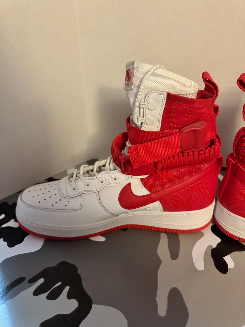 Men's High-Top Sneakers in White and Red with Ankle Strap high top Air Force One